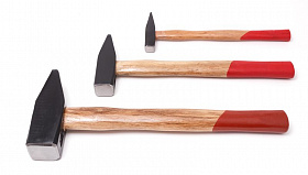 На сайте Трейдимпорт можно недорого купить Молоток с деревянной ручкой 200гр Partner PA-821-200. 
